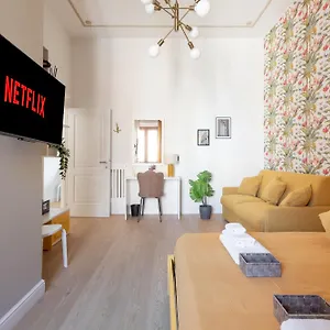 Gemma House - 100mt To Metro Station, 2 En-suite Bathrooms Appartamento