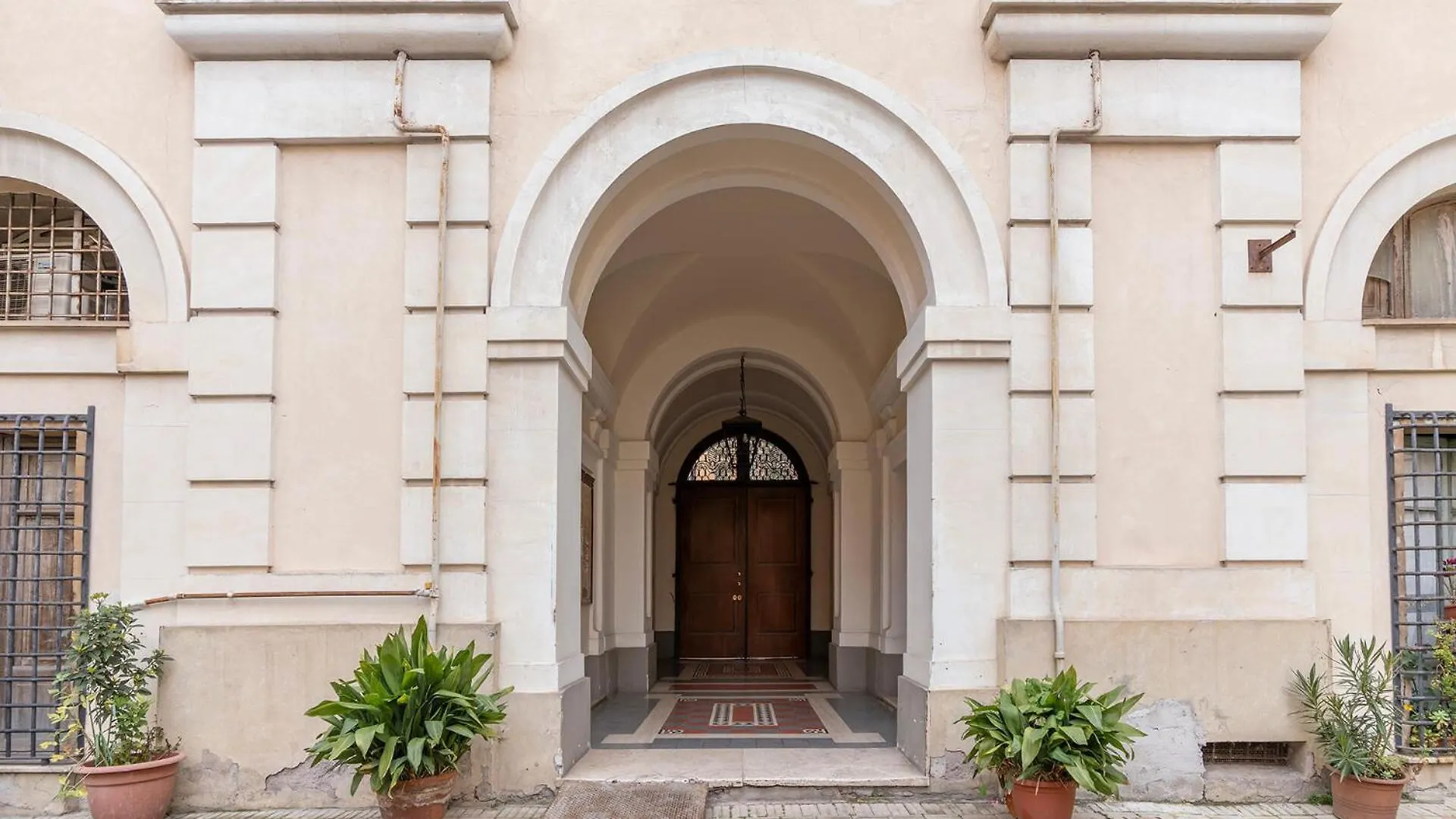 Pictadomus-Albus, Metro Furio Camillo Apartment Rome