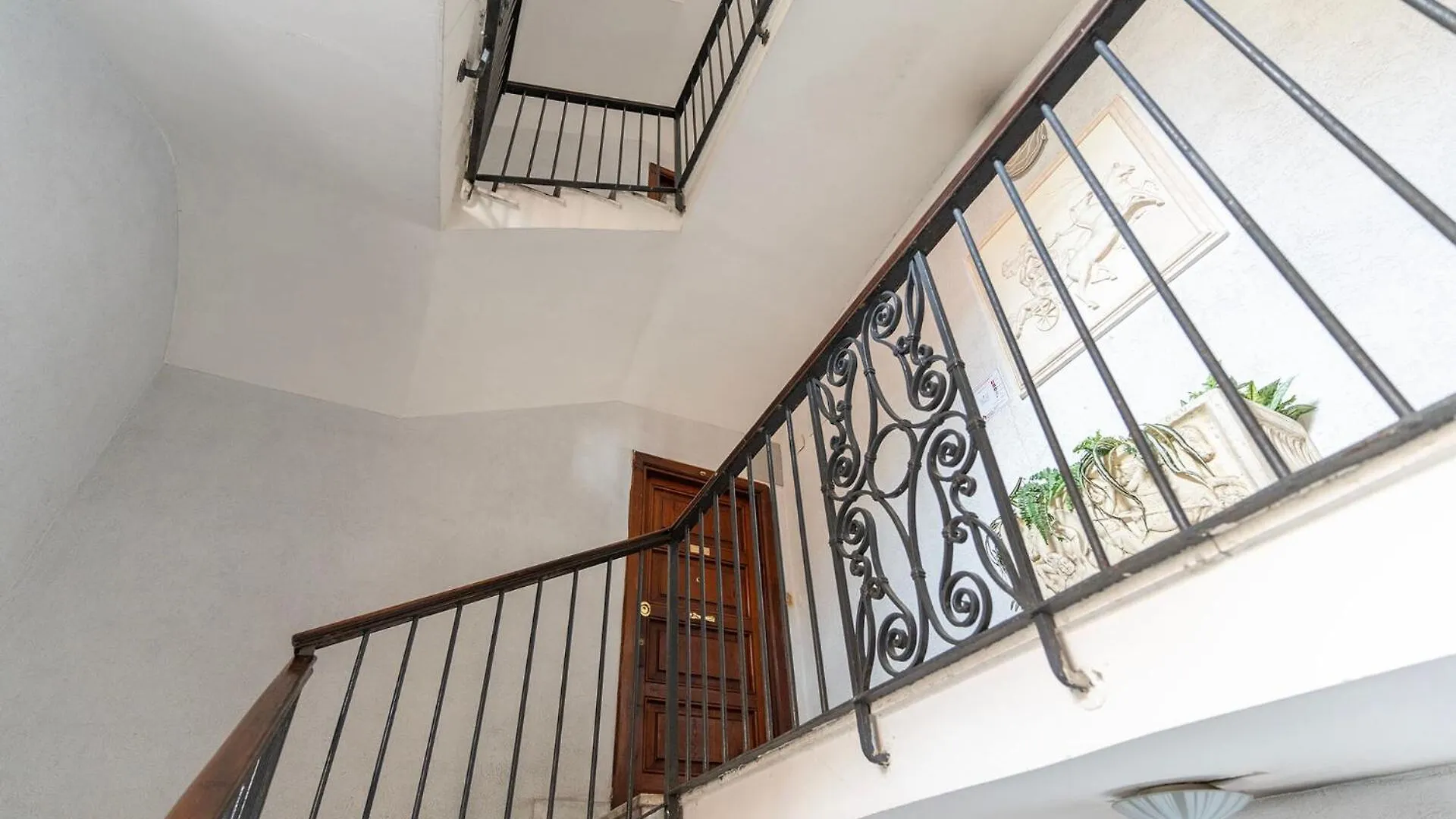 Pictadomus-Albus, Metro Furio Camillo Apartment Rome