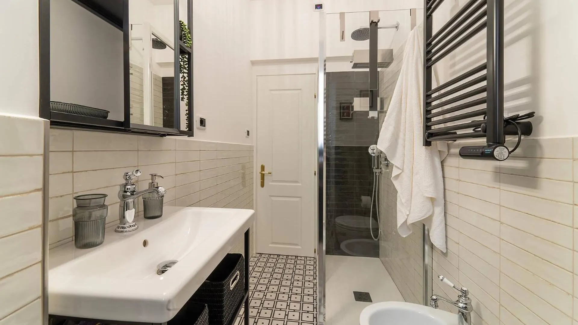Pictadomus-Albus, Metro Furio Camillo Apartment Rome